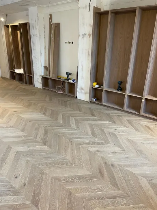 Chevron rašto ąžuolo parketas